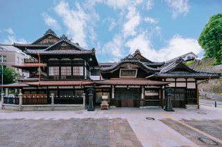 Hotel Patio Dogo 值得住嗎?道後溫泉本館就在眼前,但館內沒有公共大浴場(大浴場,供多名住客共同使用)