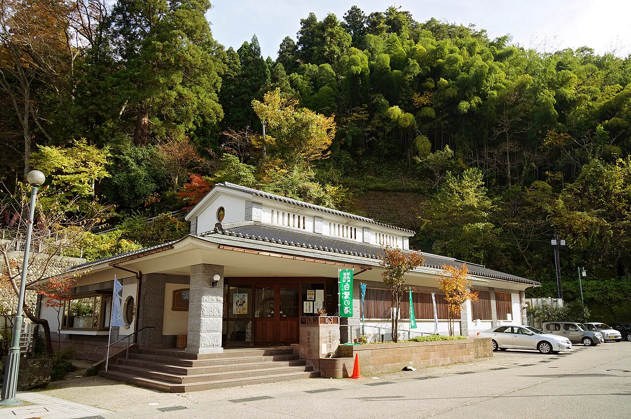 湯涌溫泉白鷺之湯值得去嗎？2026 金澤半日、巴士末班與玉泉湖閉門攻略