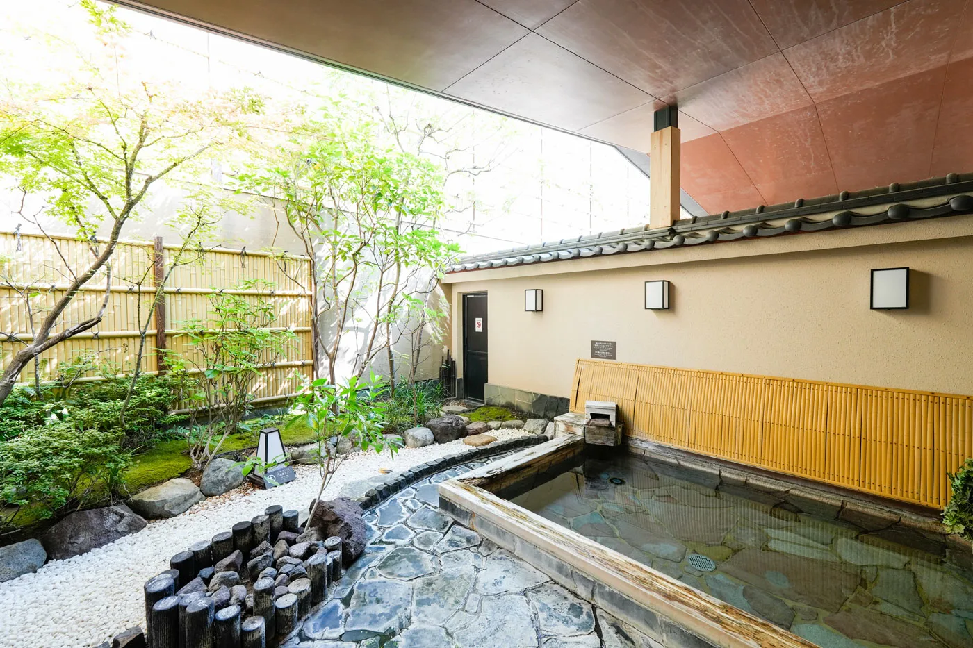 西鐵 Resort Inn 別府女湯露天浴池與庭園