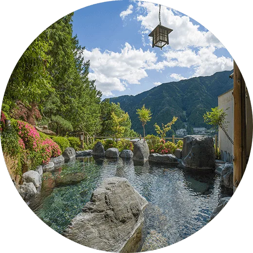 湯之島館展望露天浴池,可從山腰位置景觀飛驒山景