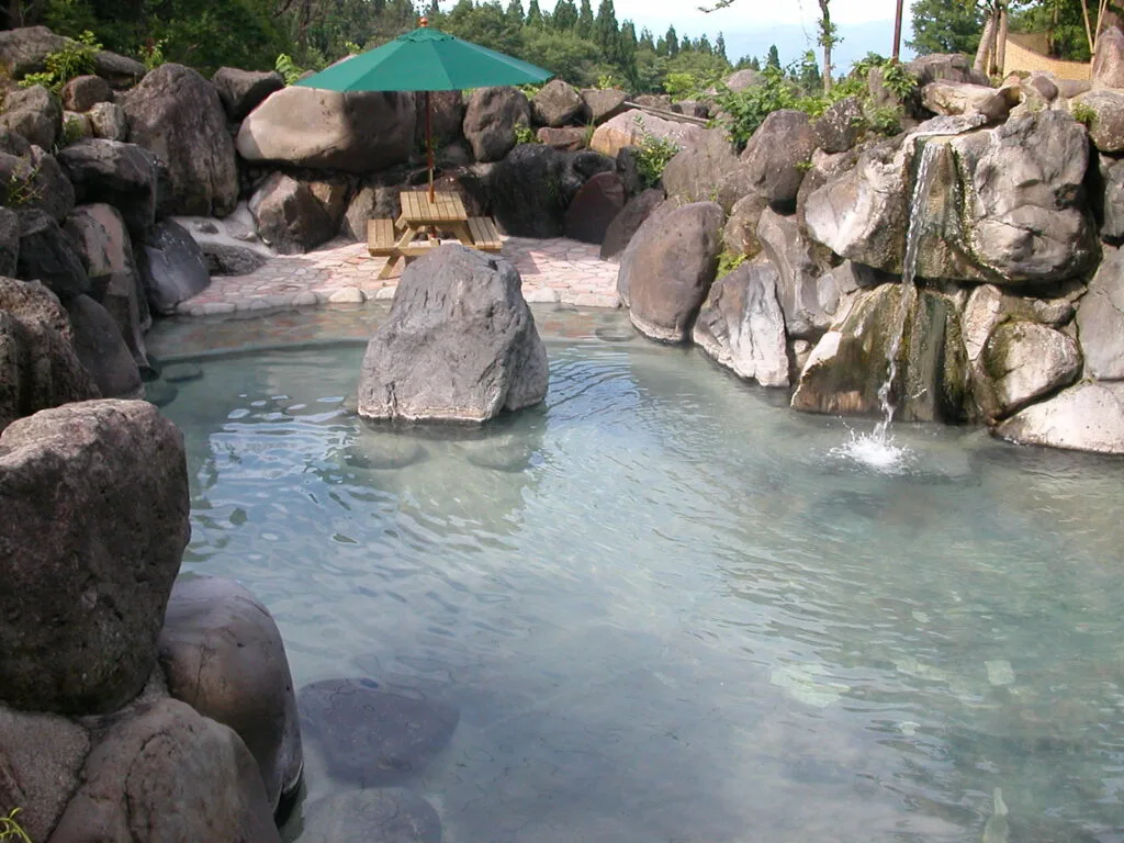 赤倉溫泉野天浴池瀑布之湯（滝の湯）（冬期は閉鎖） | 赤倉溫泉観光協會