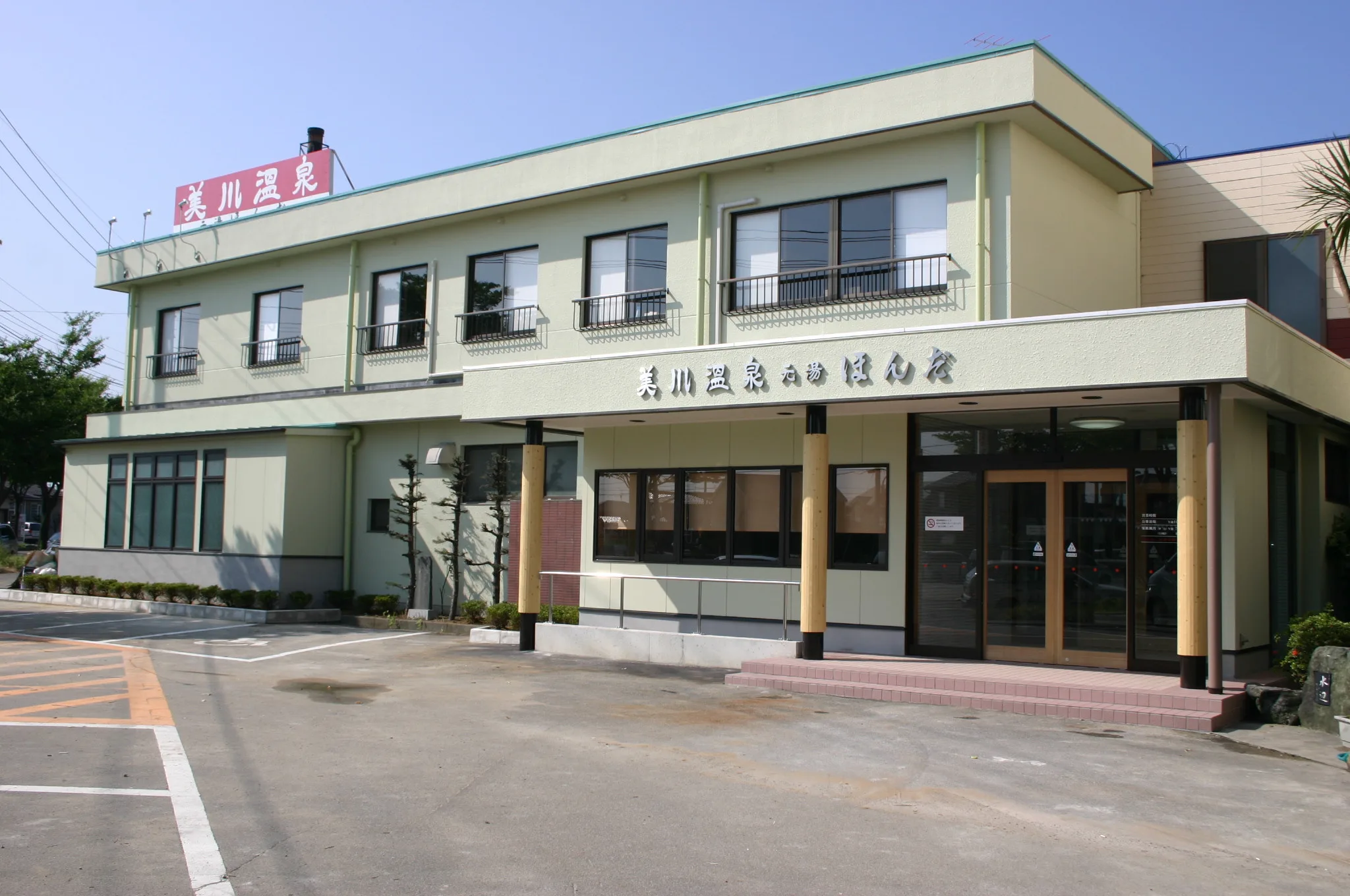 美川溫泉元湯（美川温泉元湯ほんだ） vs 安産之湯怎麼選？2026票價、桑拿、咖啡色溫泉與美川站交通比較