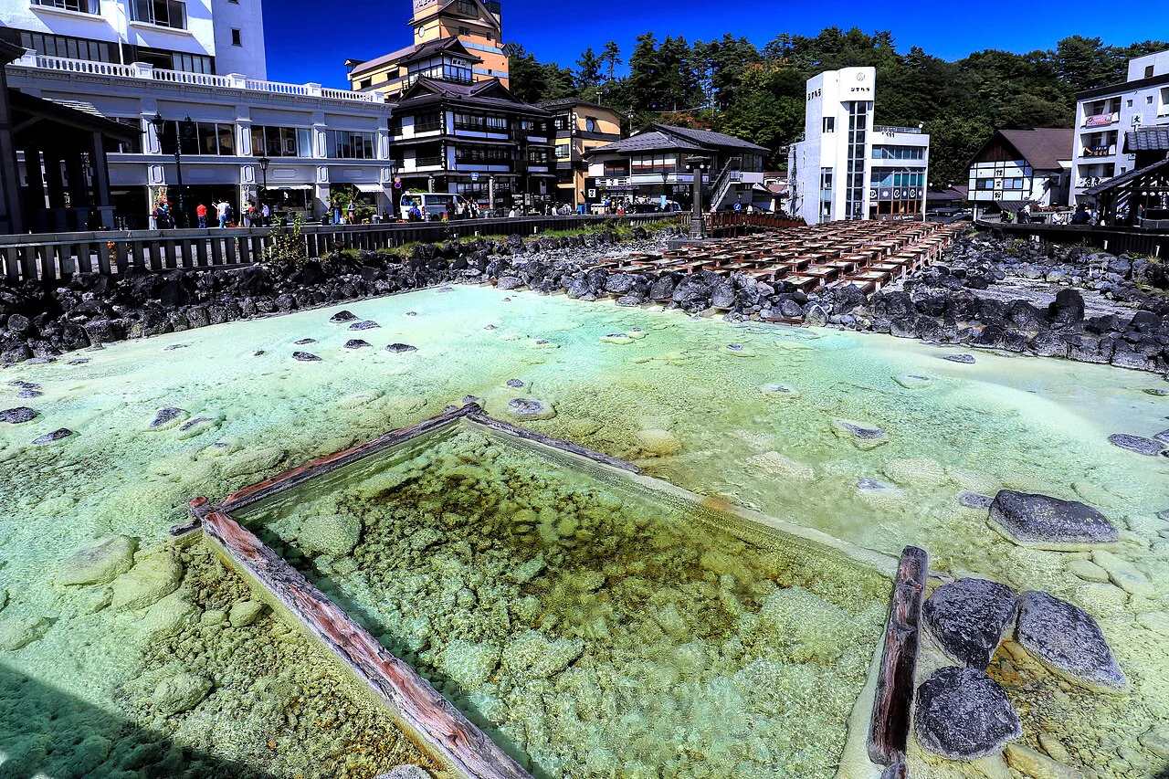 草津溫泉 Hotel Village 值得住嗎?三泉源、(テルメテルメ)休館日與家庭房怎麼選