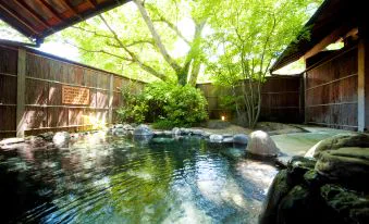 2026由布院紅葉季住旅亭田乃倉值得嗎？金鱗湖1分鐘、5間私人露天房與料理宿怎麼選