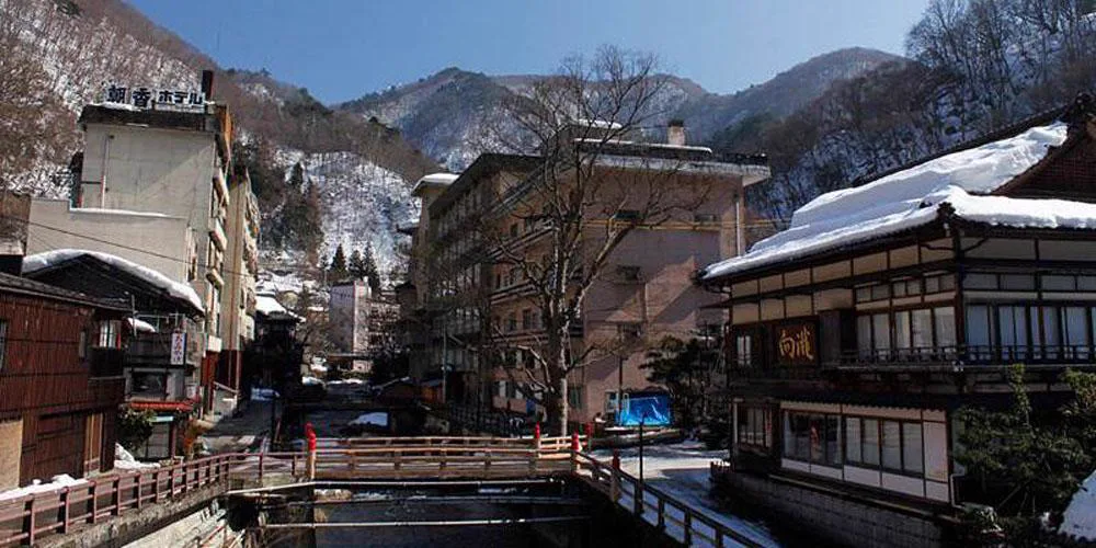 東山溫泉無車住宿怎麼選?會津若松站、巴士與旅館接送