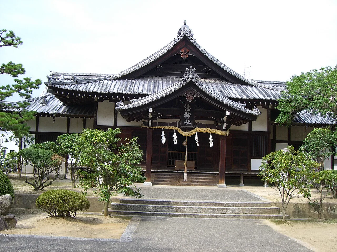 道後溫泉本館旁山坡上的湯神社