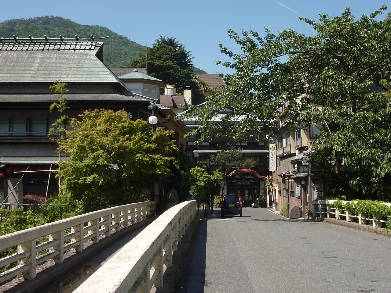 箱根當天來回還是住一晚?