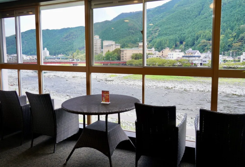 桜 River Side Stay 下呂溫泉值得住嗎?100%新鮮泉源私人包場湯、掛流公共大浴場(大浴場,供多名住客共同使用)與全房河景怎麼選